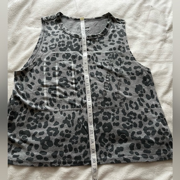 Authentic American Heritage woman’s sleeveless tee. Cheetah print - Picture 8 of 10